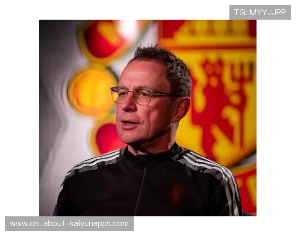 曼联新星逐渐融入一线队,球队年轻化进程加速 曼联新星逐渐融入一线队,球队年轻化进程加速